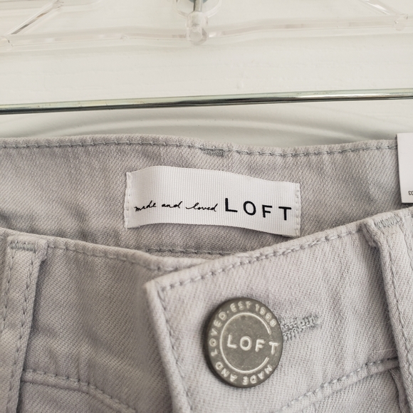 LOFT cropped grey demin pants. Size 2/26. Tie die detail on frayed bottom. New! - Picture 4 of 8